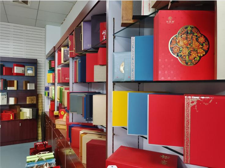 企(qǐ)業定制(zhì)酒的包(bao)裝如何(he)選，我來(lái)教你